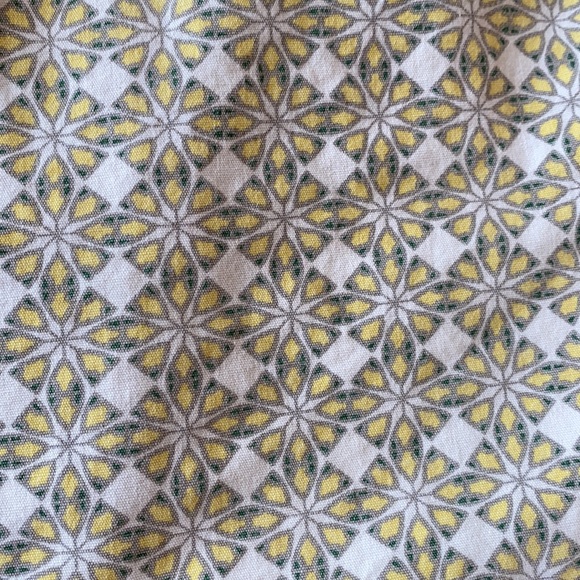 Banana Republic- Sweet Sunshine Chambray Mandala Print Shorts, Size 4 - Picture 4 of 12